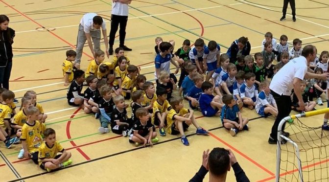Strahlende Kinderaugen beim Minispielfest in der Waldseehalle